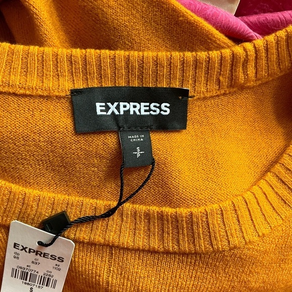 Express NWT oversized soft beachy sweater - Picture 2 of 9